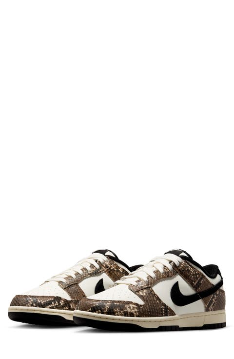 Dunk Low Basketball Sneaker