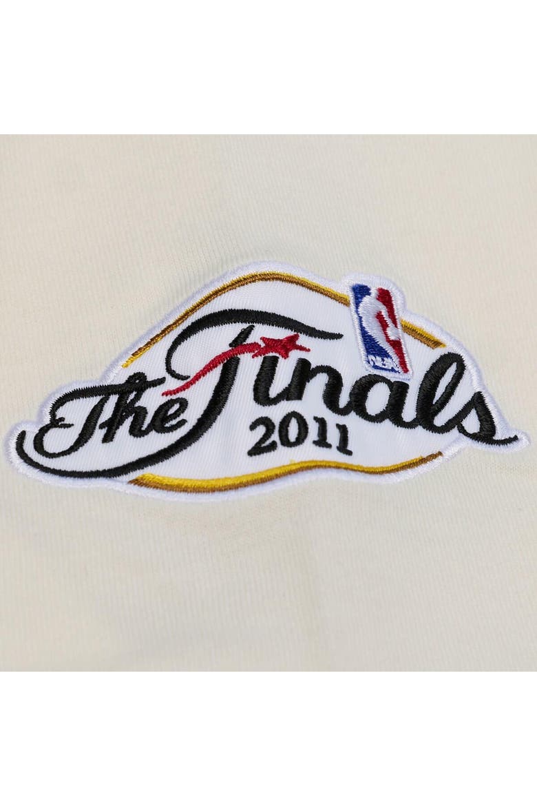 Men's Mitchell & Ness Cream Dallas Mavericks Hardwood Classics Chainstitch Premium T-Shirt, Alternate, color, Cream