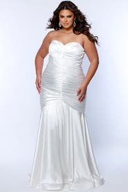 Sydney's Closet Fitted Strapless Sweetheart Neckline Plus Size Evening Gown