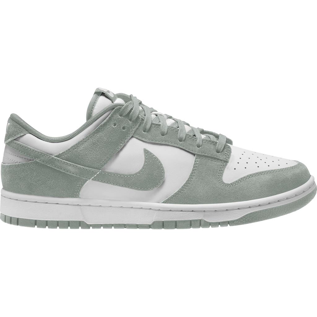 Nike Dunk Low Se Basketball Sneaker In White