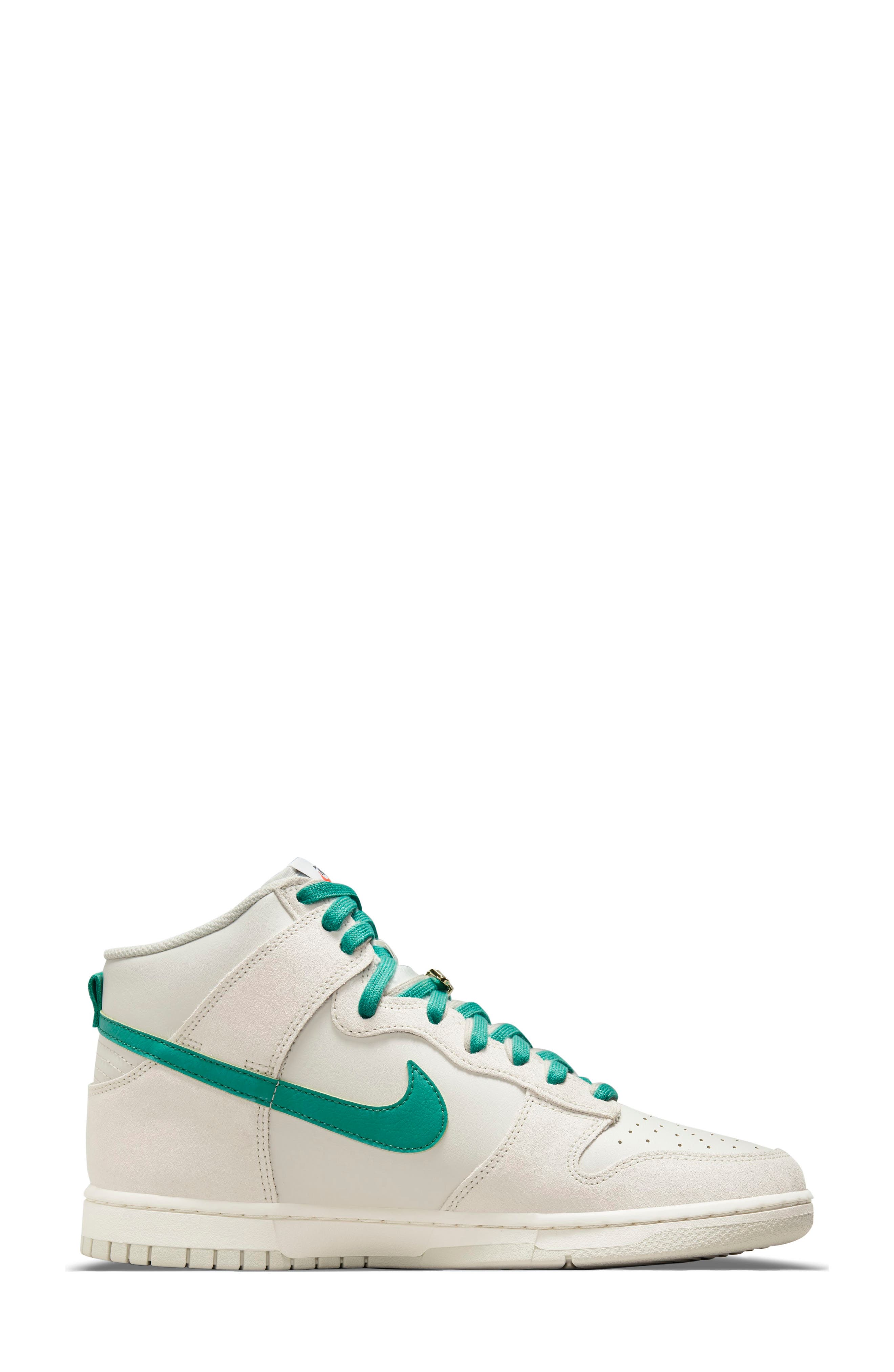 Nike Dunk High SE Basketball Sneaker, Alternate, color, 