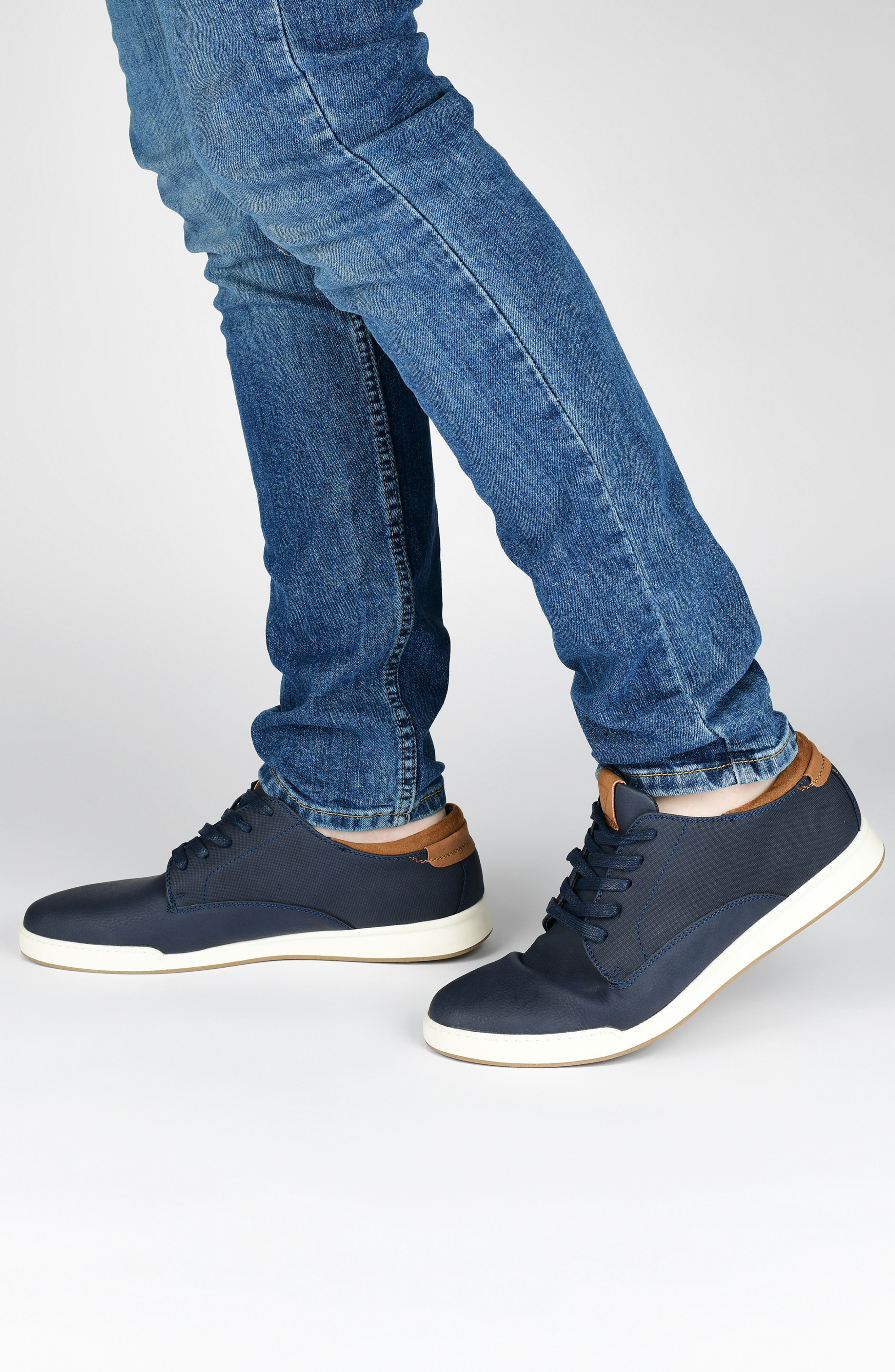 VANCE CO Aydon Casual Sneaker - Wide Width Available, Alternate, color, Black