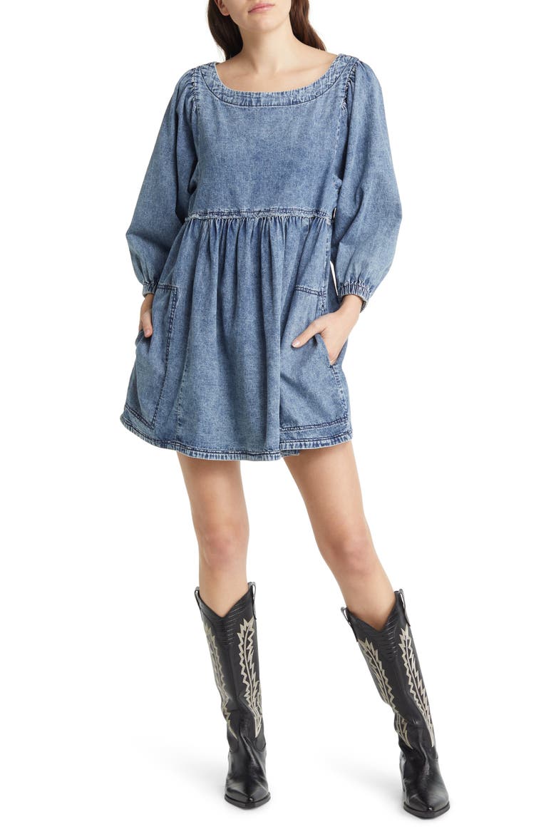 free people denim babydoll dress New Lou Jean Size Small MSRP: $128 So sweet denim mini dress featured in a babydoll silhouette with puffed sleeves Free People - Ronnie Denim