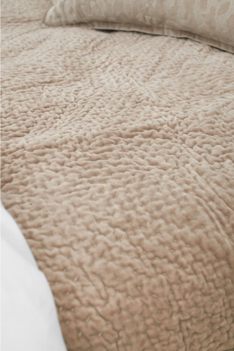 Vela Fawn Queen Quilt, Alternate, color, Brown