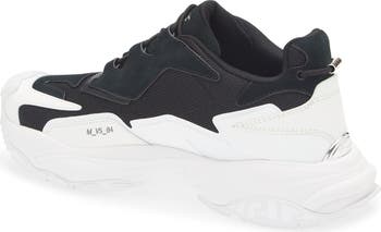 Low Top Sneaker