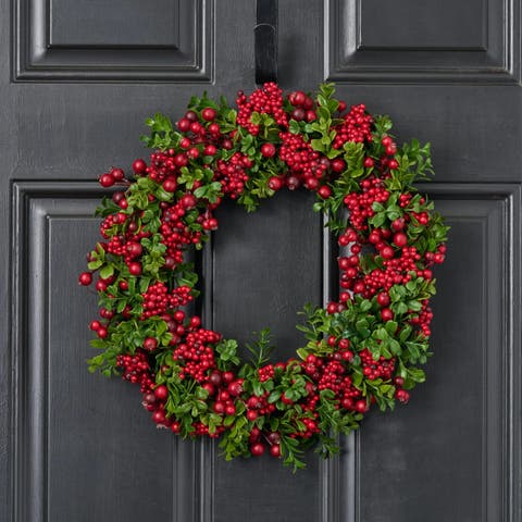 Green Boxwood & Mixed Red Berry Christmas Wreath 16"