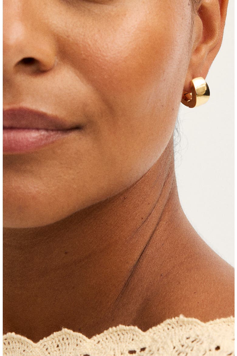 Chunky Huggie Hoop Earrings, Alternate, color, WARM GOLD