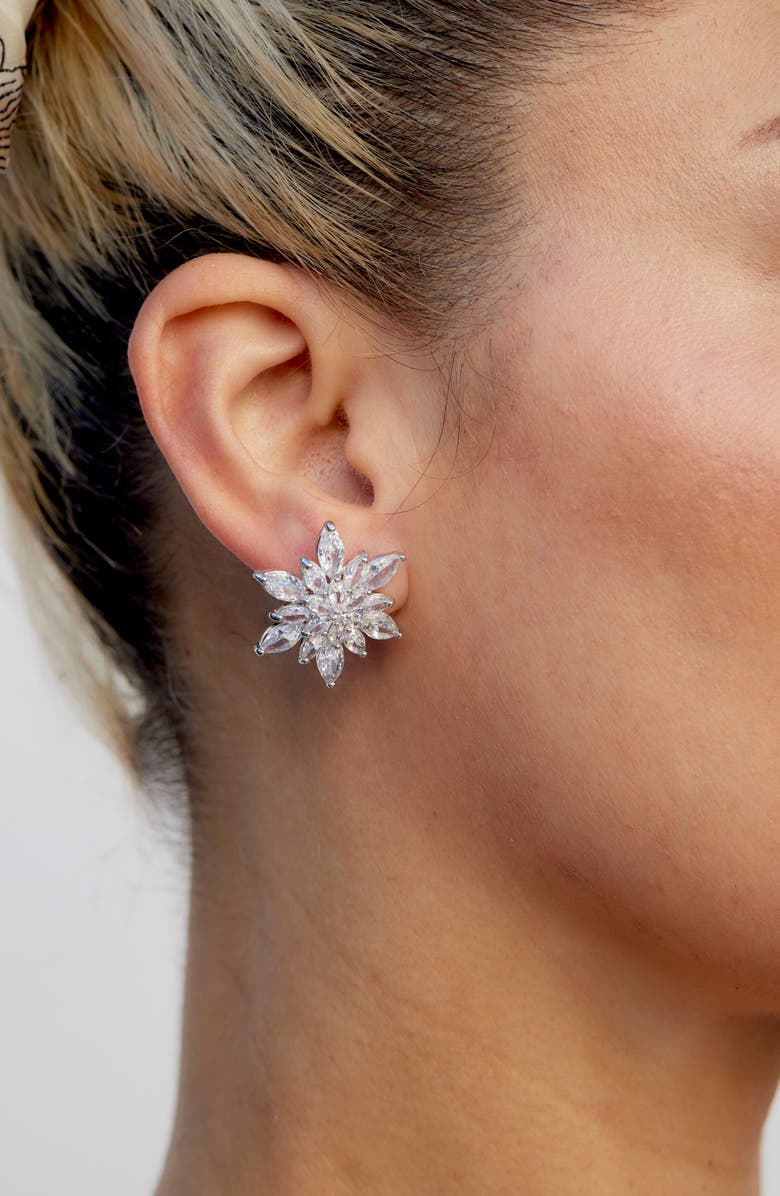 SAVVY CIE JEWELS Star Cubic Zirconia Cluster Stud Earrings, Alternate, color, White