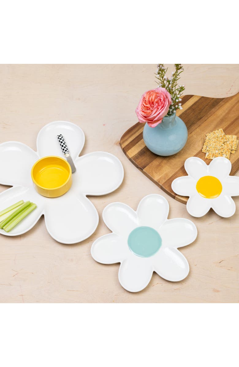 Totalee Gift Daisy Platters Set of 2 Ceramic White, Alternate, color,