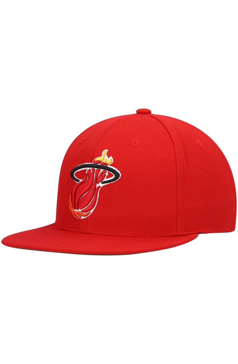 Mitchell & Ness Men's Mitchell & Ness Red Miami Heat Hardwood Classics Team Ground 2.0 Snapback Hat, Main, color, Red