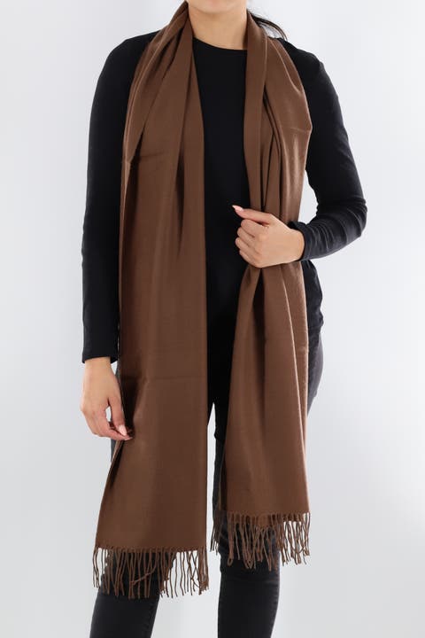 Solid scarf with fringe