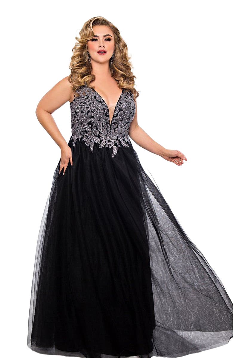 Sydney's Closet Sleeveless V-neck Embroidered Lace A-Line Plus Size Gown, Main, color, 