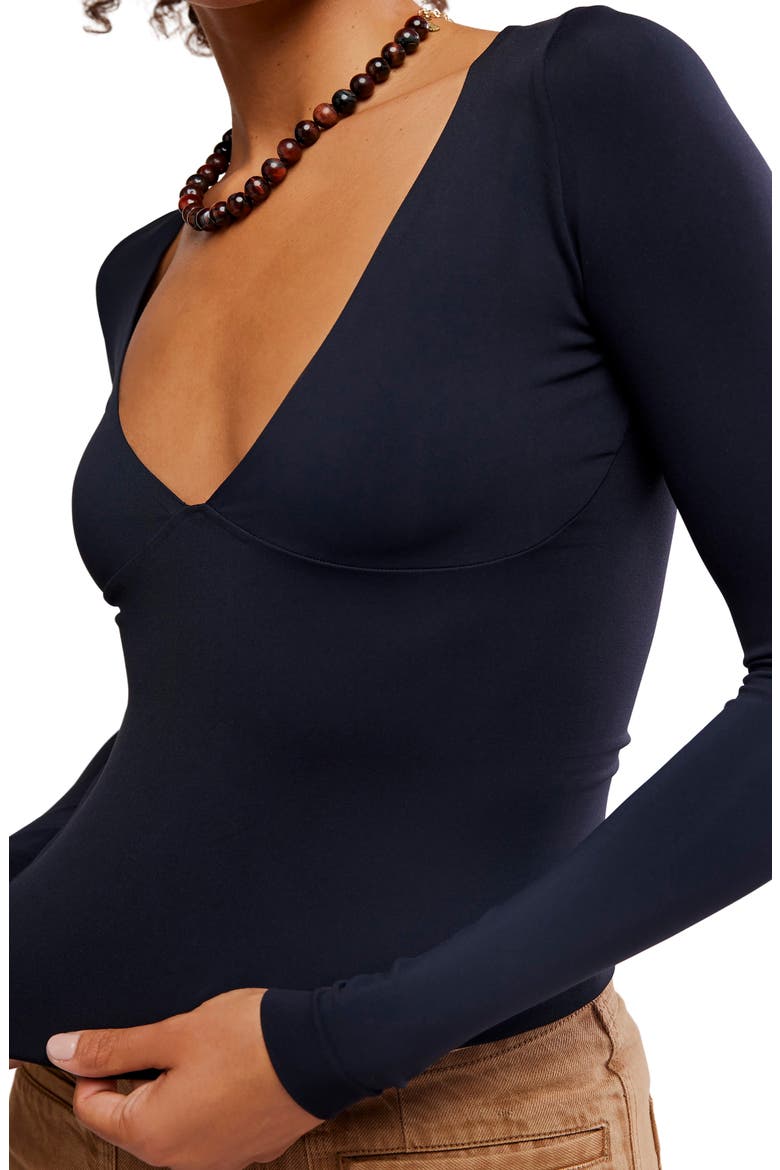 Round Two Top, Alternate, color, BLACK