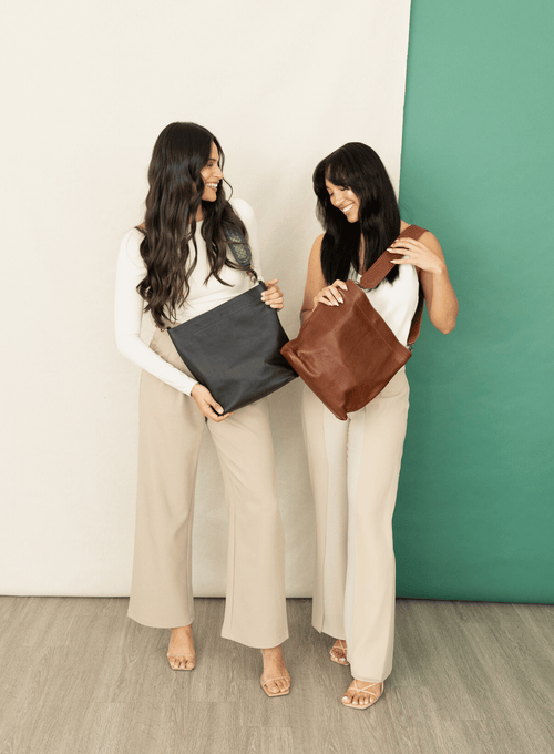 Deux Mains Sarah Shoulder Bag In Brown