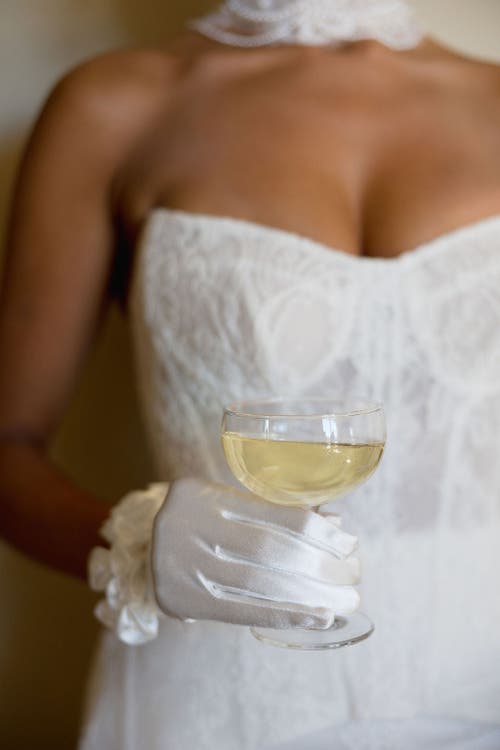 Untamed Petals Rosey Gloves In White