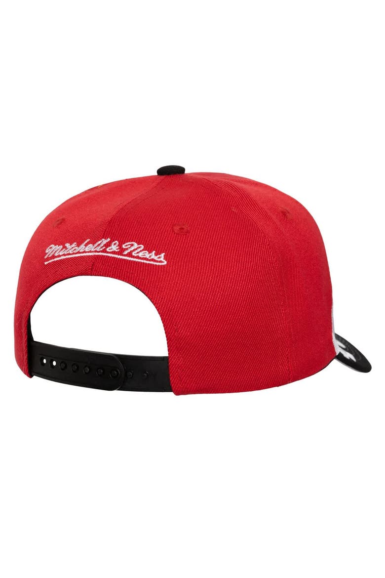Men's Mitchell & Ness Red/Black Chicago Bulls Underarch Two-Tone Pro Crown Snapback Hat, Alternate, color, Red