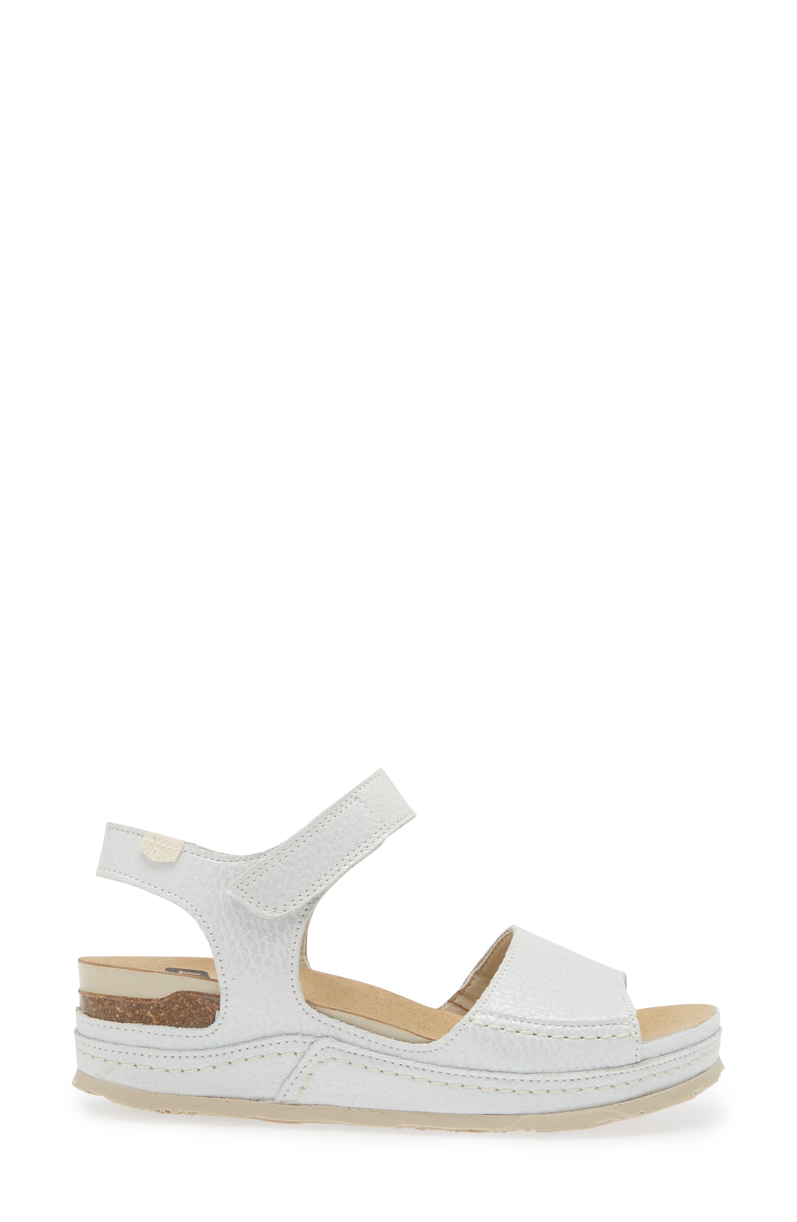 On Foot 250 Madison Platform Sandal, Alternate, color, Blanco
