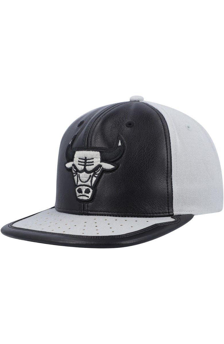Mitchell & Ness Men's Mitchell & Ness Black/Gray Chicago Bulls Day One Snapback Hat, Main, color, Black