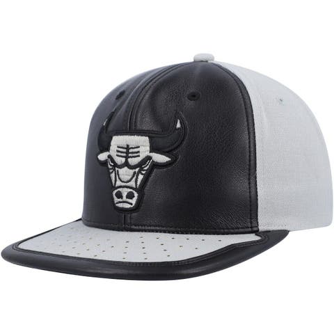 Men's Mitchell & Ness Black/Gray Chicago Bulls Day One Snapback Hat