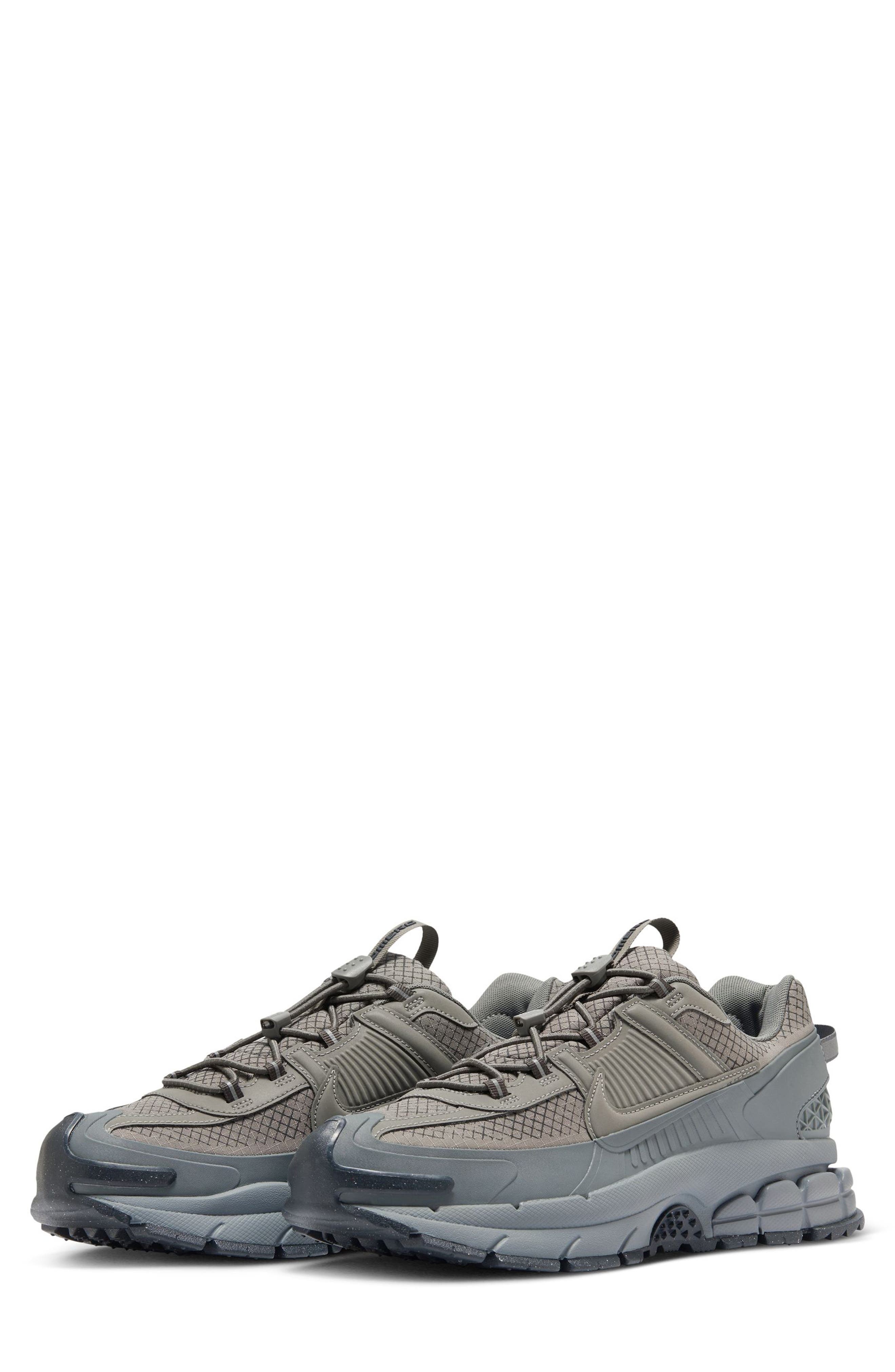 Nike Zoom Vomero Roam Winterized Sneaker, Main, color, Pewter/ Cool Grey