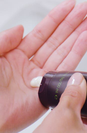 invati ultra advanced<sup>™</sup> Fortifying Leave-In Treatment