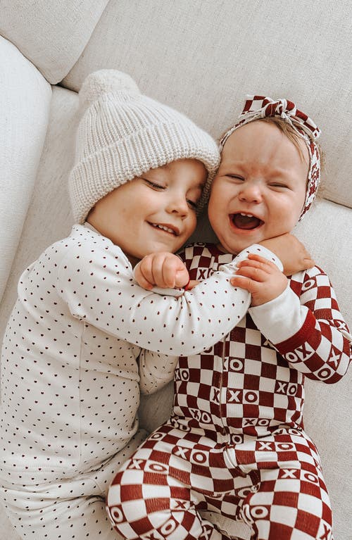 L'ovedbaby Xo Checkerboard Organic Cotton Zip Footie In Crimson Xo Checker