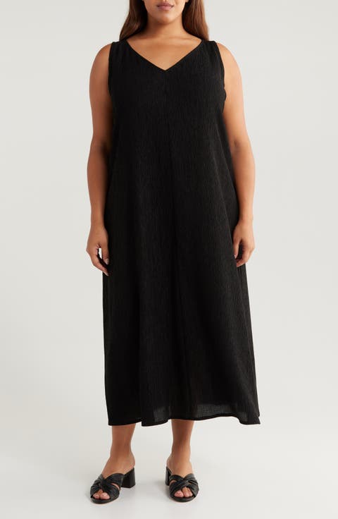 V-Neck Shift Dress (Plus)