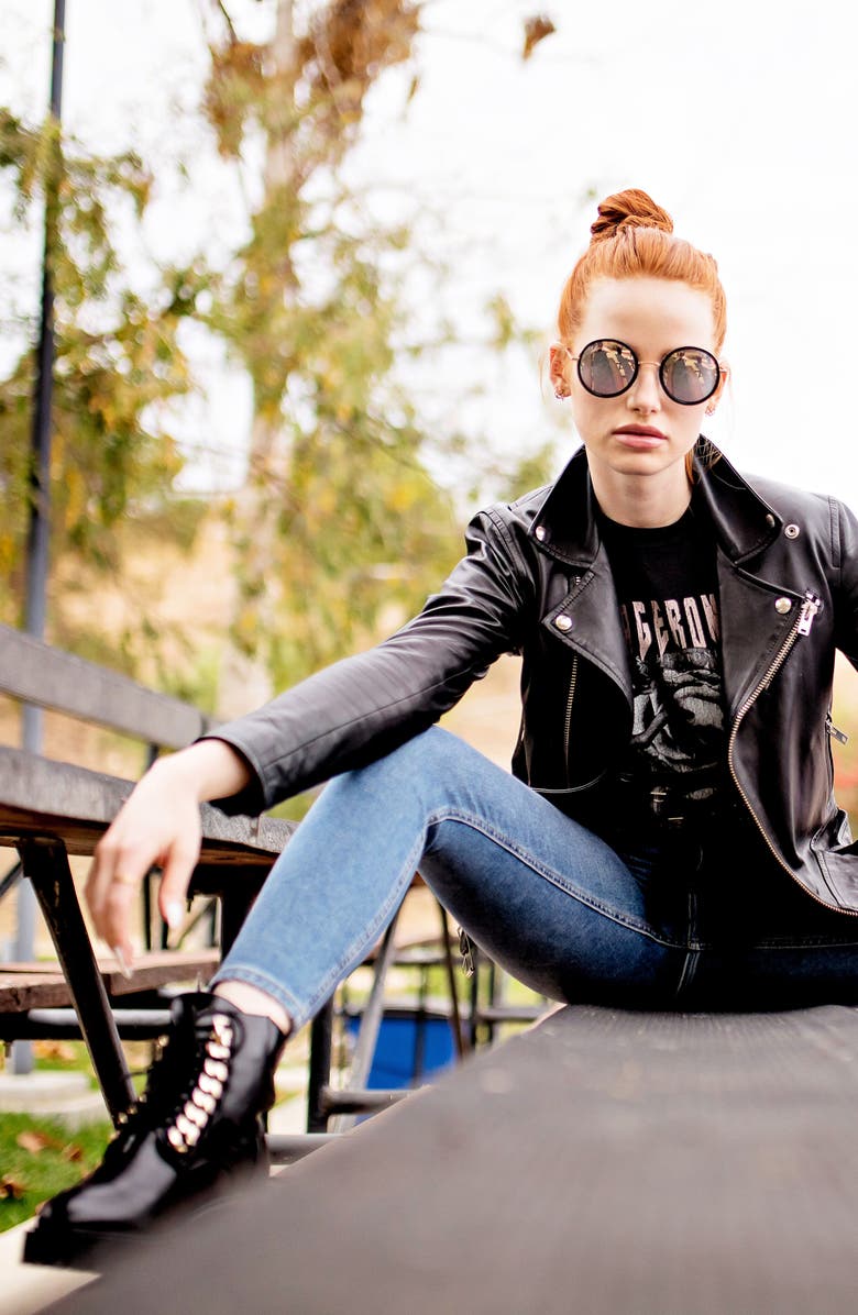 Privé Revaux x Madelaine Petsch The Street 53mm Round Sunglasses, Alternate, color,