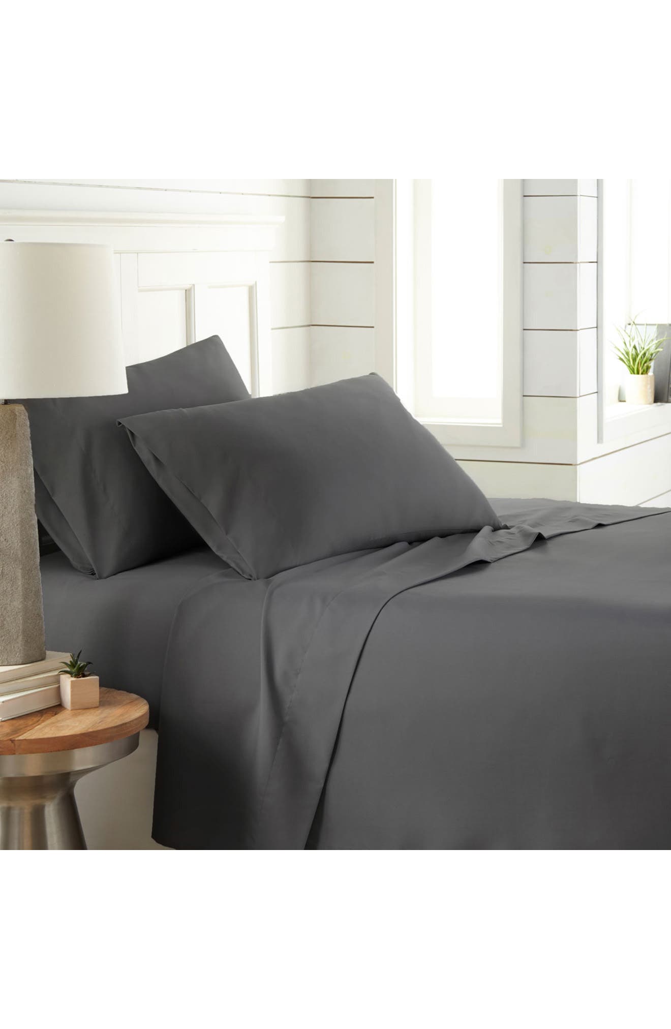 SOUTHSHORE FINE LINENS Classic Soft & Comfortable Brushed Microfiber Sheet Set