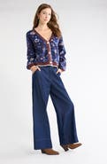1901 V-Neck Cardigan