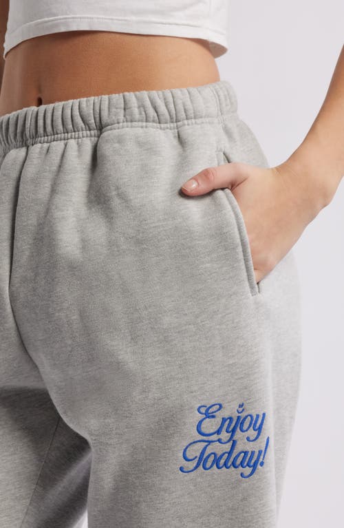 THE MAYFAIR GROUP THE MAYFAIR GROUP ENJOY TODAY FLEECE GRAPHIC JOGGERS