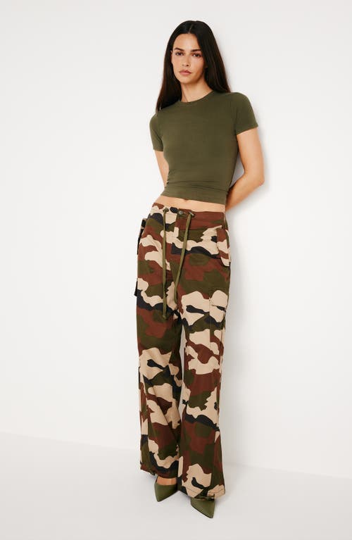Good American Parachute Cargo Joggers In Fatigue Green Camo01