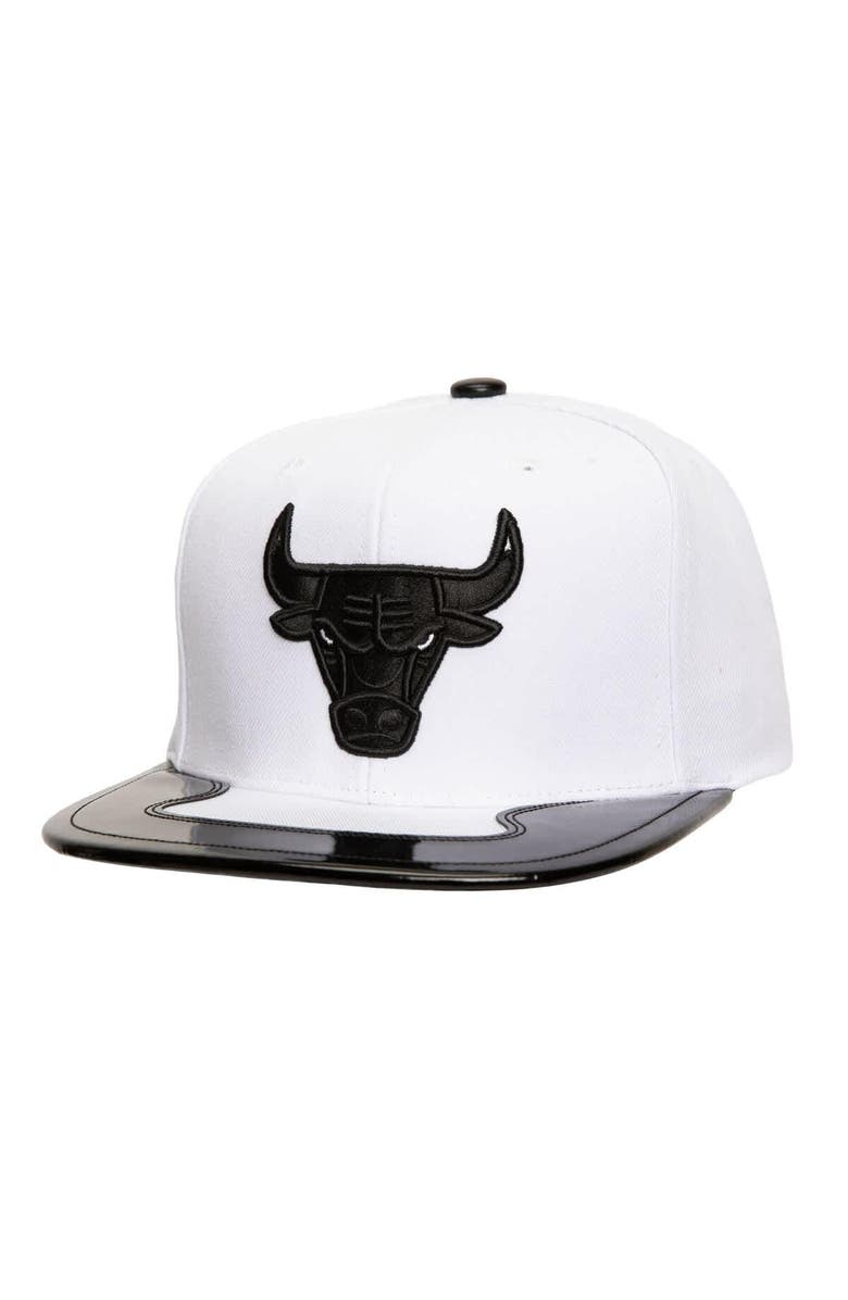Mitchell & Ness Men's Mitchell & Ness White Chicago Bulls Day 11 Snapback Hat, Main, color, White