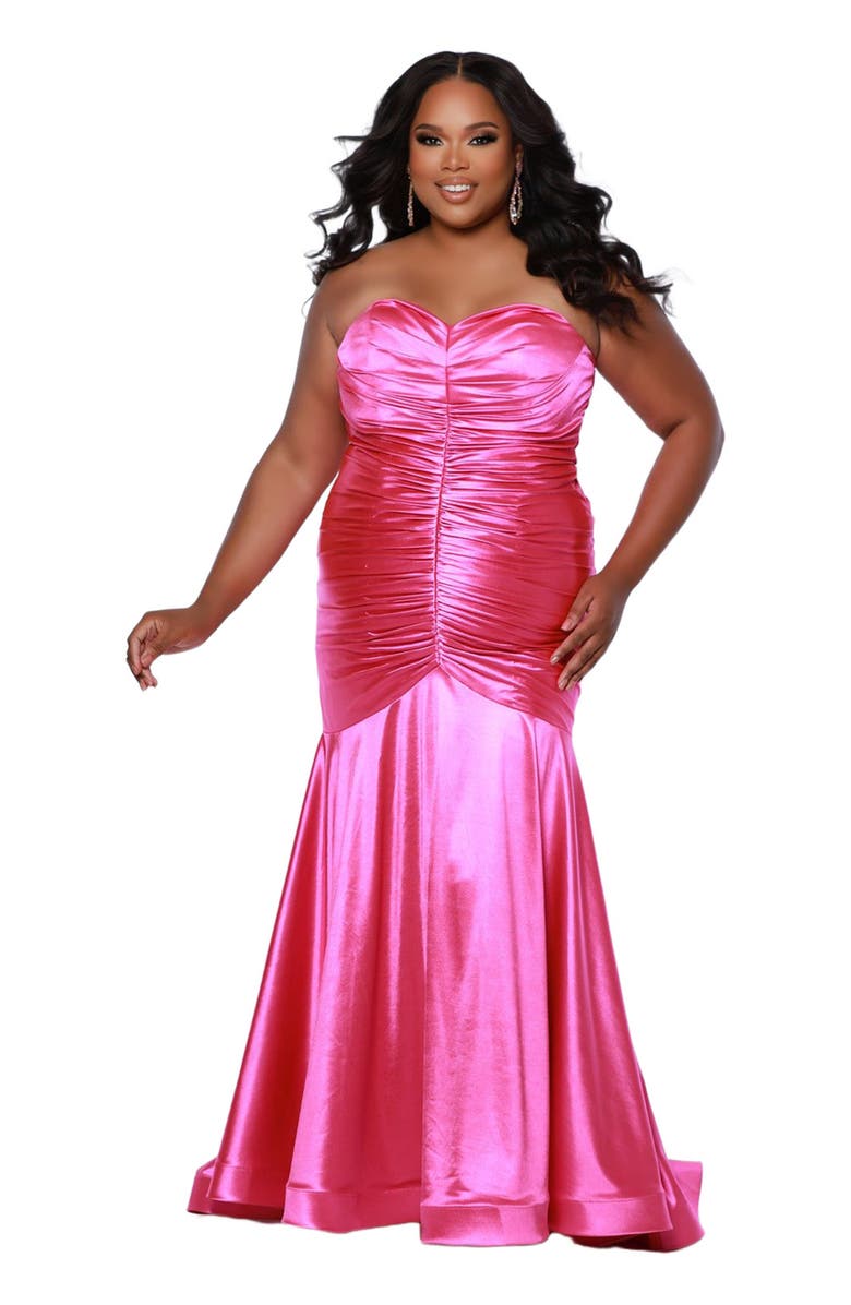 Sydney's Closet Fitted Strapless Sweetheart Neckline Plus Size Evening Gown, Main, color, Raspberry