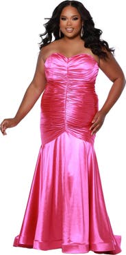 Sydney's Closet Fitted Strapless Sweetheart Neckline Plus Size Evening Gown