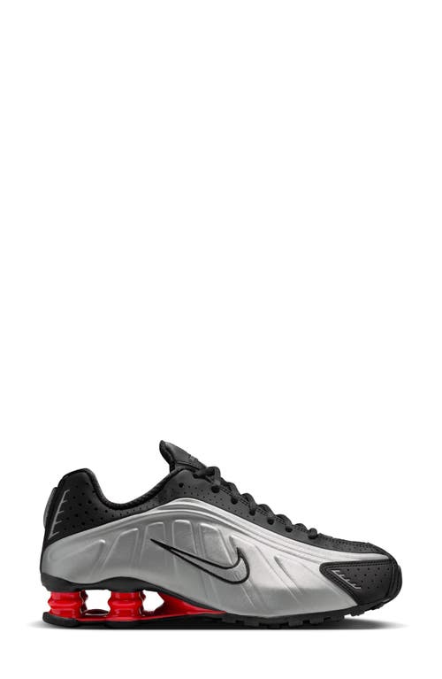 Nike Shox R4 Sneakers Contrast Sole In Multi