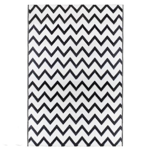 4' x 6' Black and White Chevron Rectangular Outdoor Area Rug