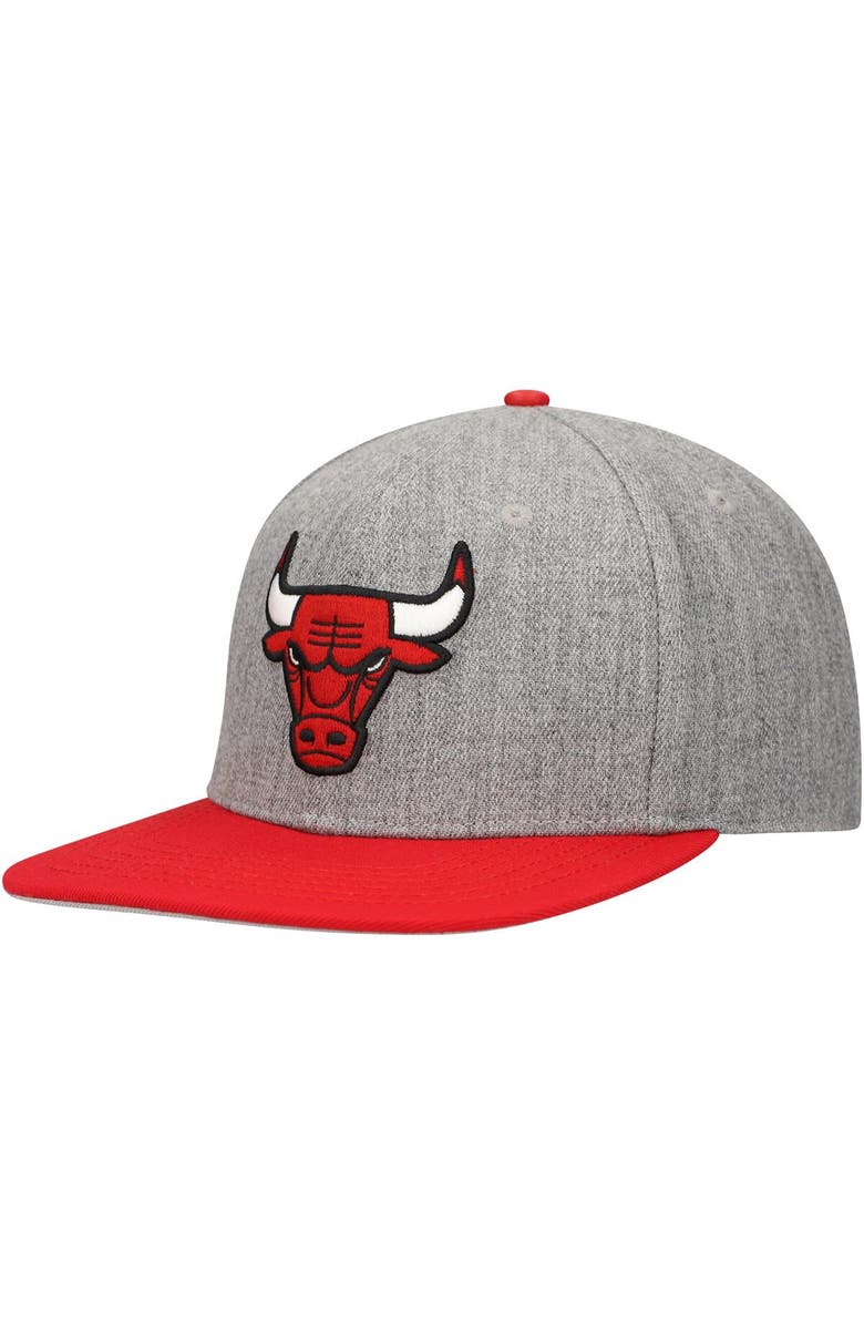 PRO STANDARD Men's Pro Standard Gray/Red Chicago Bulls Classic Logo Two-Tone Snapback Hat, Alternate, color, Gray