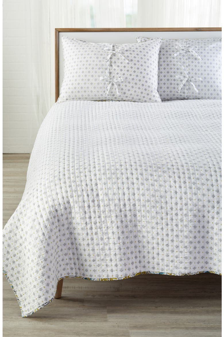 Omara Quilt, Alternate, color, GREEN
