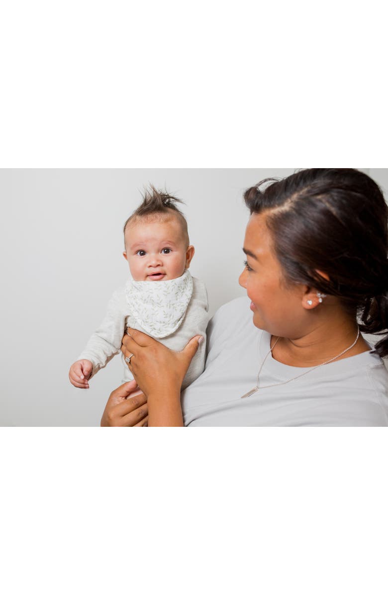 Lulujo Bandana Bibs 2 Pack, Alternate, color, Daisies 
Greenery