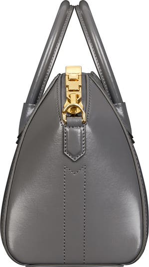 トートバッグ Givenchy ANTIGONA SMALL BAG Small Antigona bag in Box leather in - black | Givenchy US
