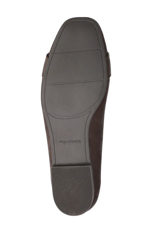 Easy Street Keely Flat In Brown