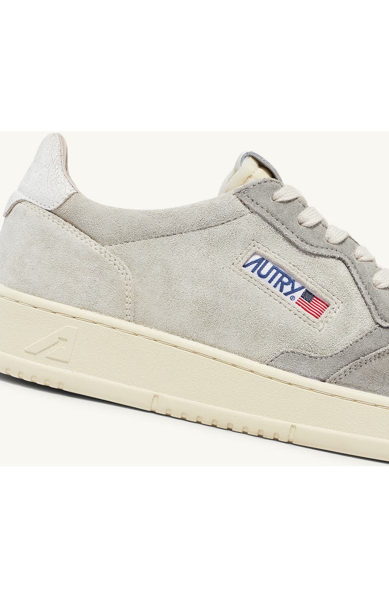 AUTRY Medalist Low Top Sneaker, Alternate, color,