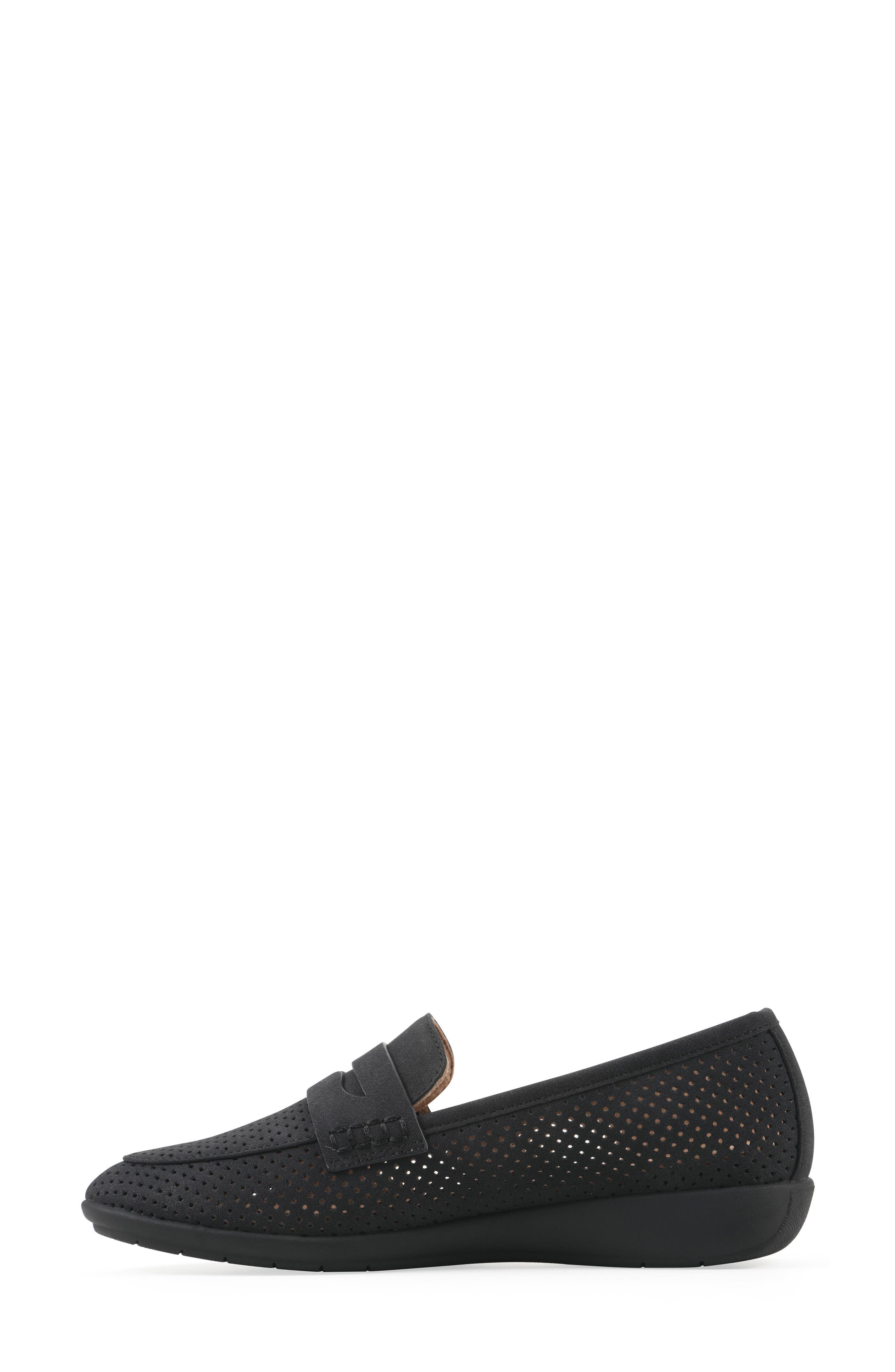CLIFFS BY WHITE MOUNTAIN Samson Loafer, Alternate, color, Black/ Nubuck