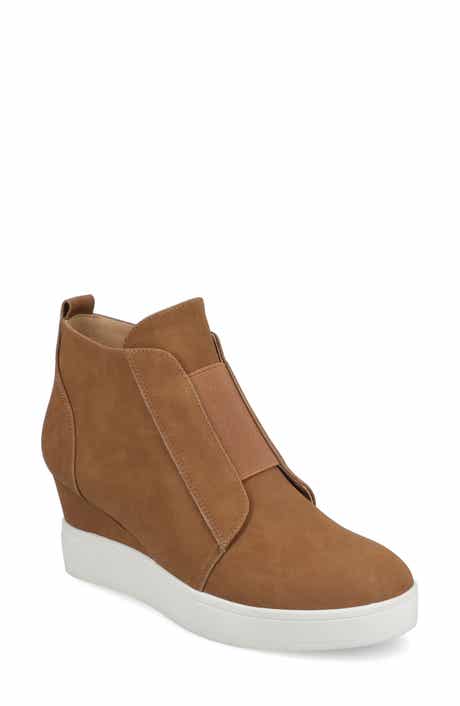 Journee Collection JOURNEE Clara Wedge Sneaker