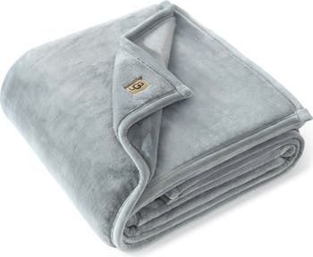 BNWT UGG store Luxe Throw blanket