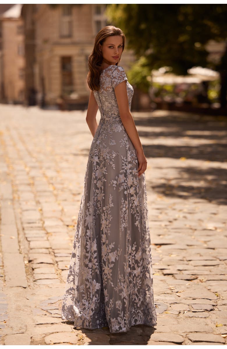 La Femme Long Lace Evening Dress with Cap Sleeves, Alternate, color, Platinum