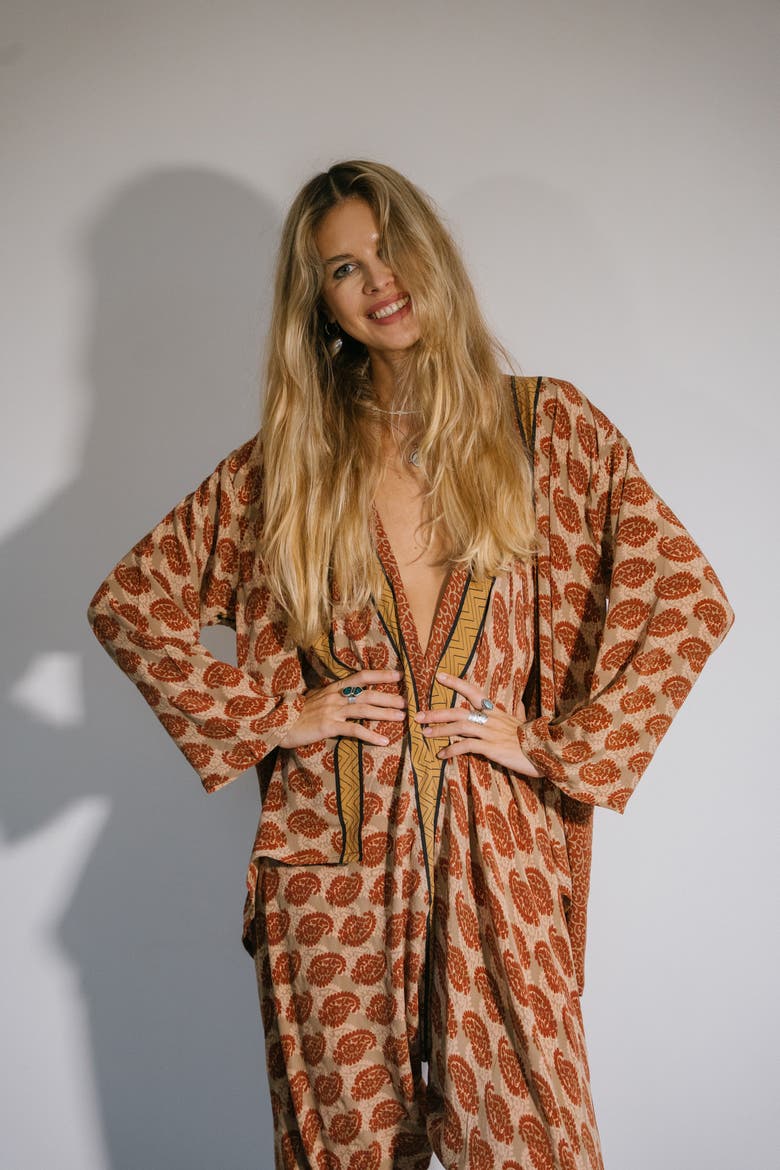 The Set Wonder, Alternate, color, Tan Print