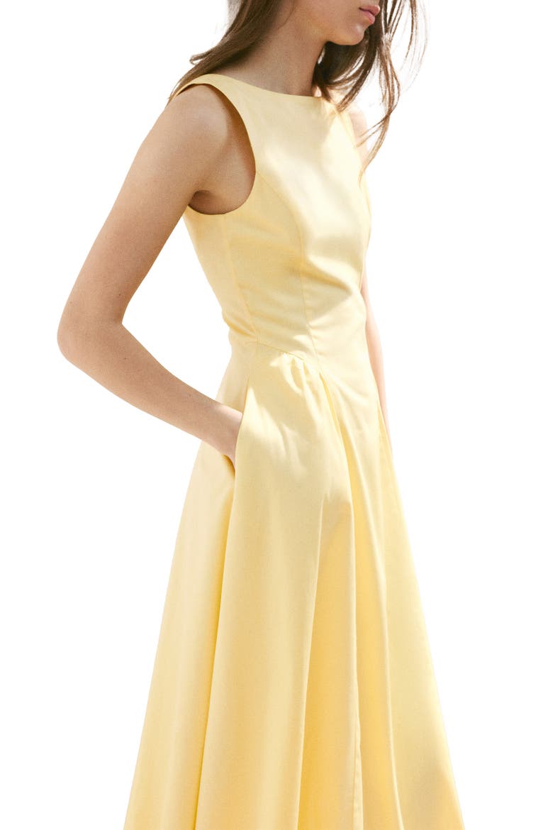 drop waist yellow dress Lyla Strapless Mini - Smocked Design, Ruffle Hem, Crochet Lace Trim - Size M Size medium measures 61.5 from shoulder to hem Kelina Light Yellow Pleated Drop