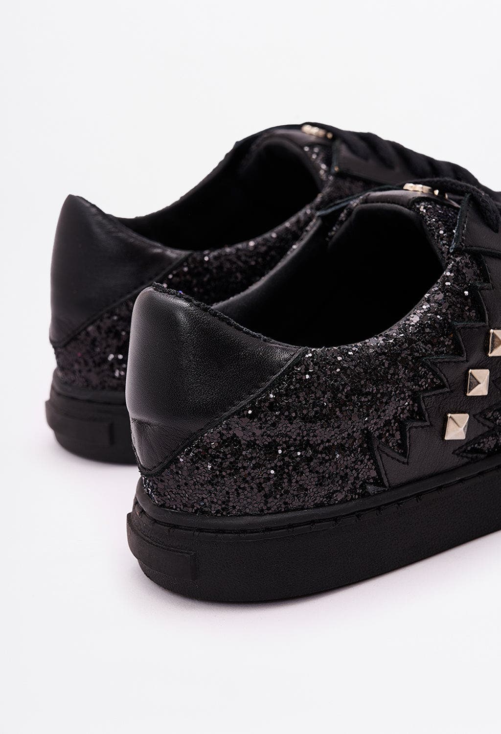 She's got this Sneaker, Alternate, color, Black